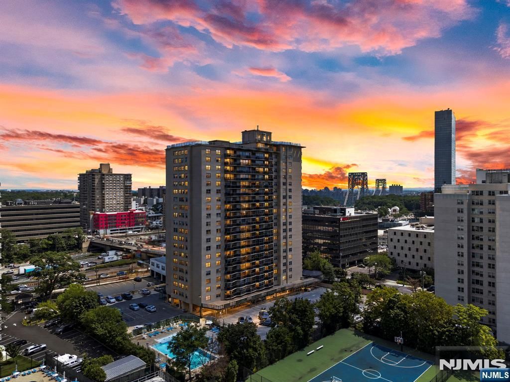 2077 Center Avenue 11H, Fort Lee, NJ 07024