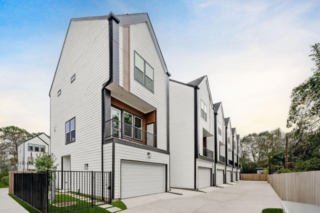905 Woodcrest Drive B, Houston, TX 77018