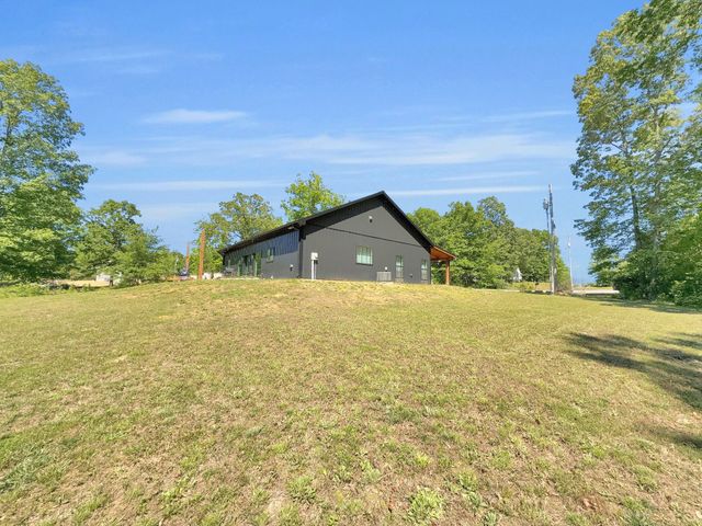 9120 Redbud Ln, Nunnelly, TN 37137