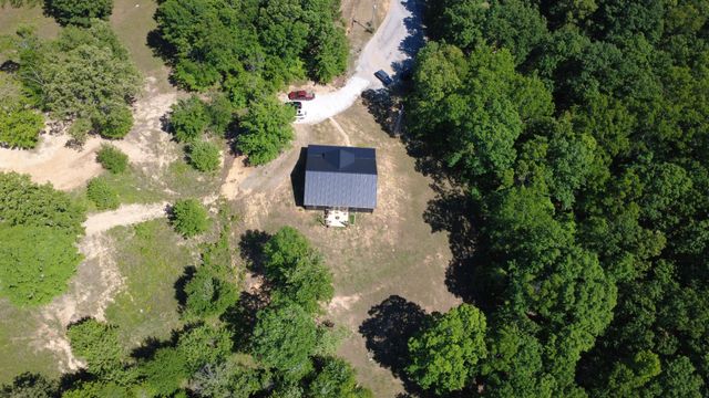 9120 Redbud Ln, Nunnelly, TN 37137