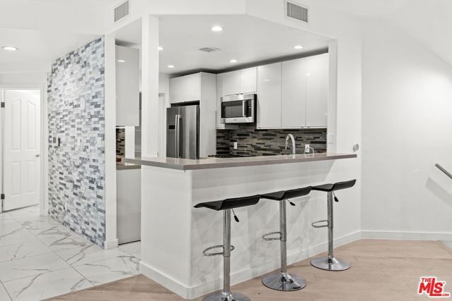 1160 Granville Avenue 108, Los Angeles, CA 90049