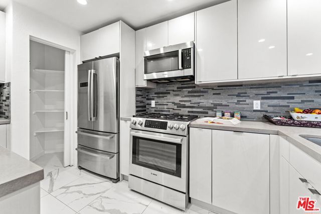 1160 Granville Avenue 108, Los Angeles, CA 90049