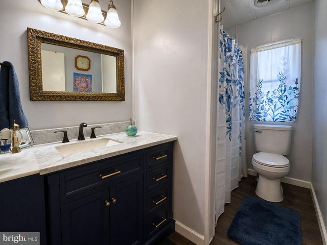 17 SUSAN DR, Barnegat, NJ 08005