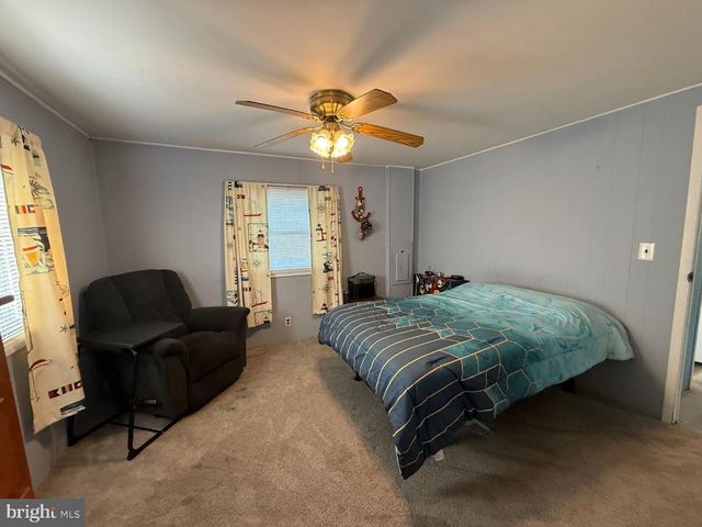 17 SUSAN DR, Barnegat, NJ 08005