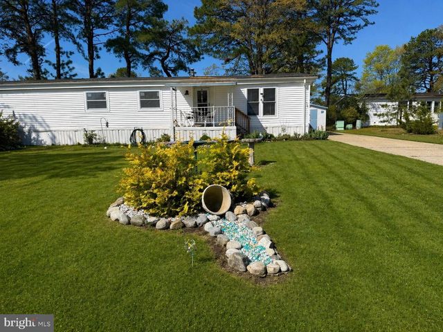 17 SUSAN DR, Barnegat, NJ 08005