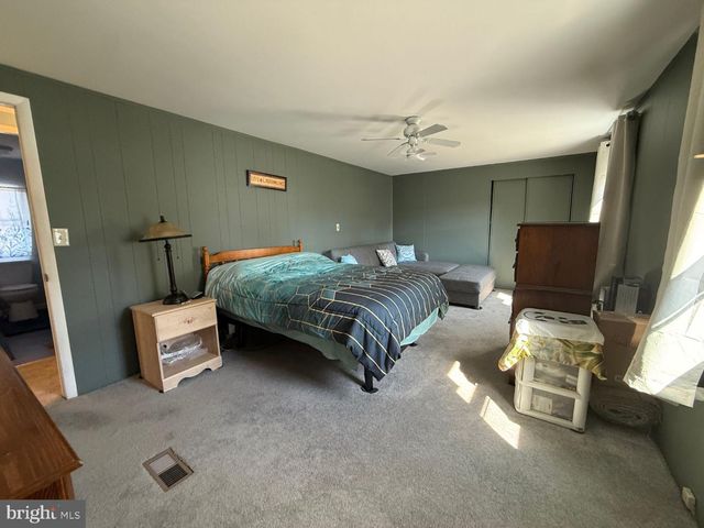 17 SUSAN DR, Barnegat, NJ 08005