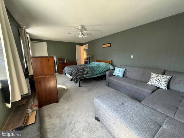 17 SUSAN DR, Barnegat, NJ 08005