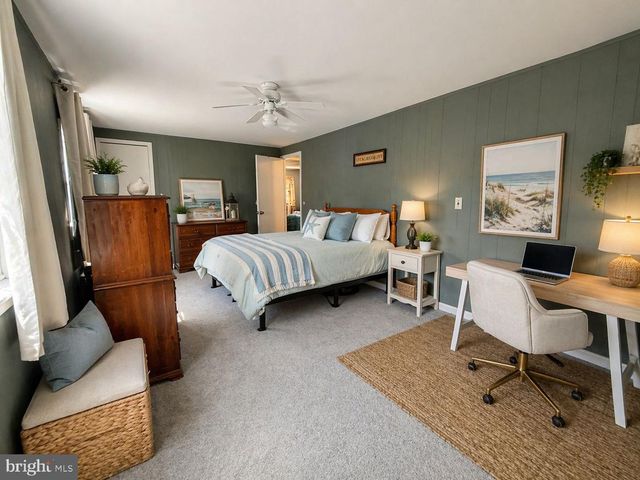 17 SUSAN DR, Barnegat, NJ 08005