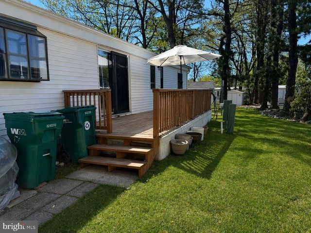 17 SUSAN DR, Barnegat, NJ 08005