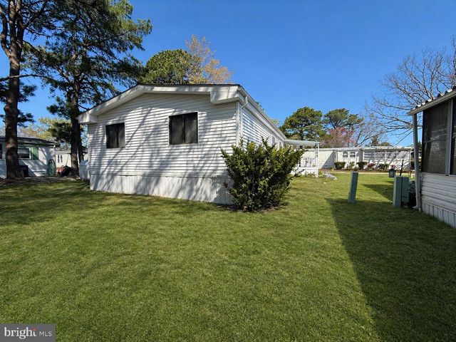 17 SUSAN DR, Barnegat, NJ 08005