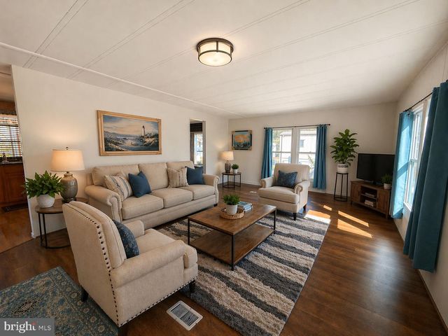 17 SUSAN DR, Barnegat, NJ 08005