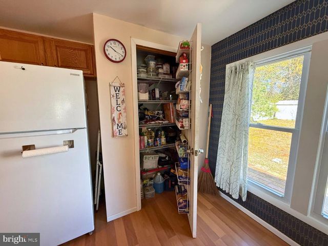 17 SUSAN DR, Barnegat, NJ 08005