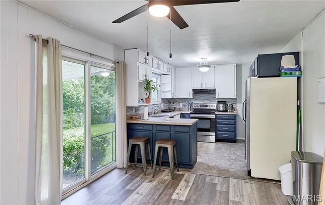 1800 Apple Blossom Court, Florissant, MO 63031