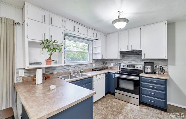 1800 Apple Blossom Court, Florissant, MO 63031