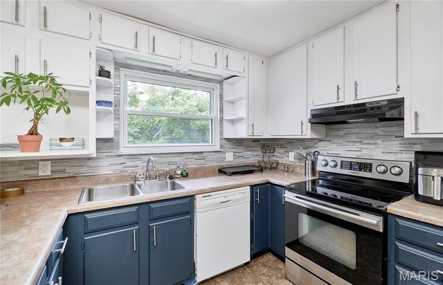 1800 Apple Blossom Court, Florissant, MO 63031