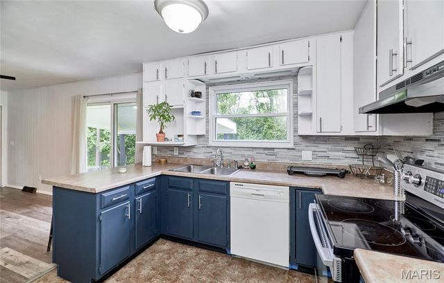 1800 Apple Blossom Court, Florissant, MO 63031