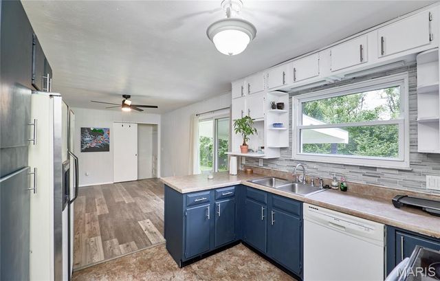 1800 Apple Blossom Court, Florissant, MO 63031