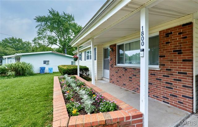 1800 Apple Blossom Court, Florissant, MO 63031
