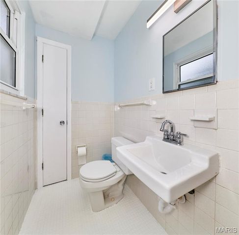 1800 Apple Blossom Court, Florissant, MO 63031