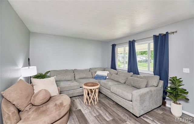 1800 Apple Blossom Court, Florissant, MO 63031