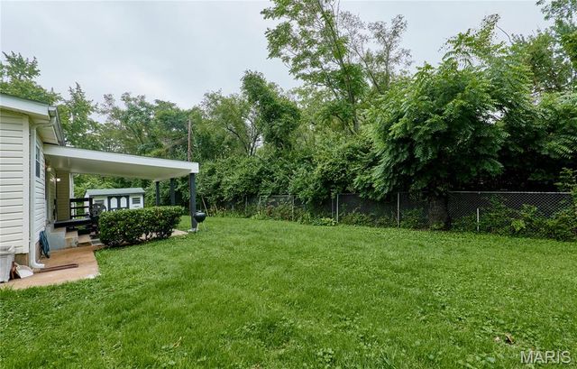 1800 Apple Blossom Court, Florissant, MO 63031