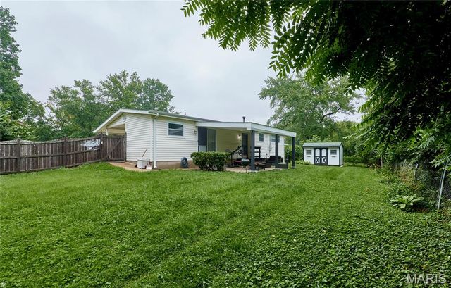 1800 Apple Blossom Court, Florissant, MO 63031