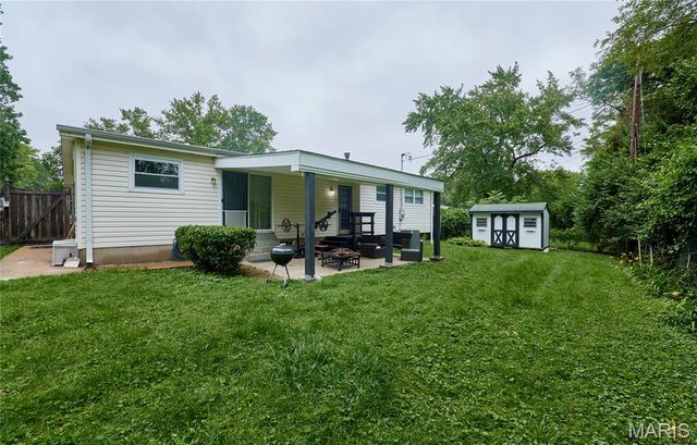 1800 Apple Blossom Court, Florissant, MO 63031