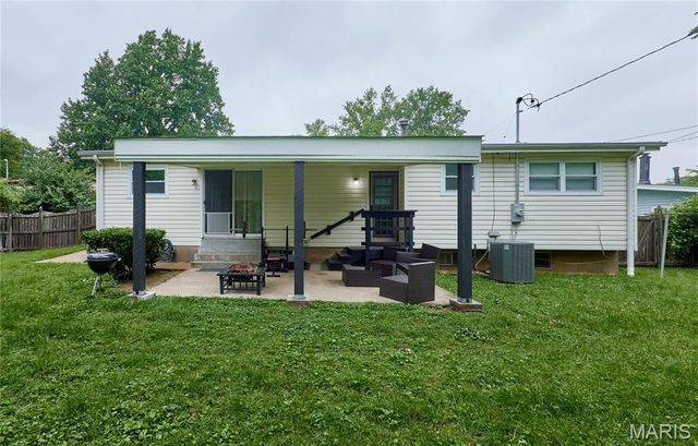 1800 Apple Blossom Court, Florissant, MO 63031