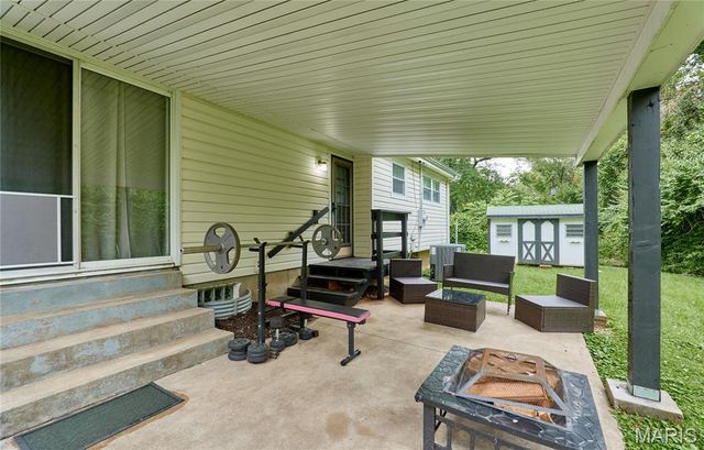 1800 Apple Blossom Court, Florissant, MO 63031