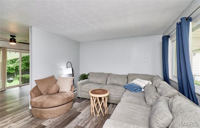 1800 Apple Blossom Court, Florissant, MO 63031