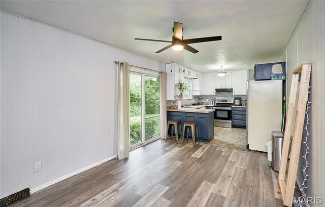 1800 Apple Blossom Court, Florissant, MO 63031