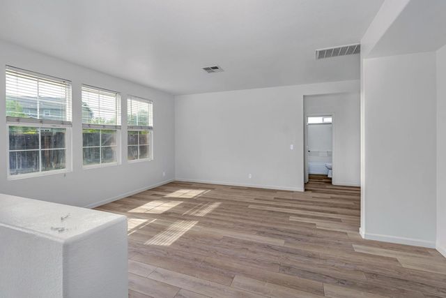 2385 S Rock Creek Dr, Los Banos, CA 93635