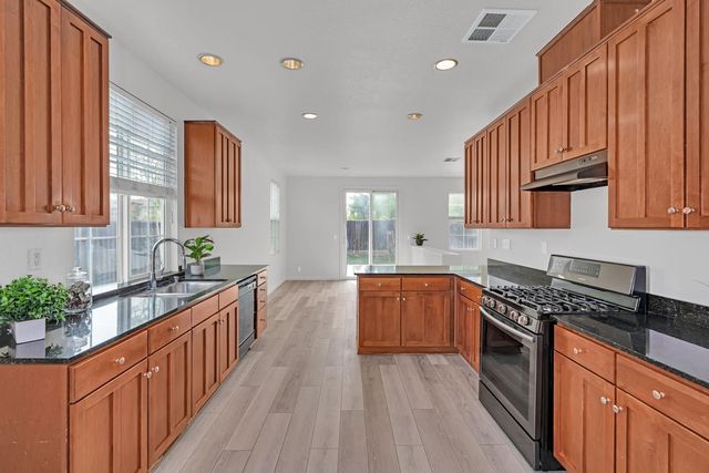 2385 S Rock Creek Dr, Los Banos, CA 93635