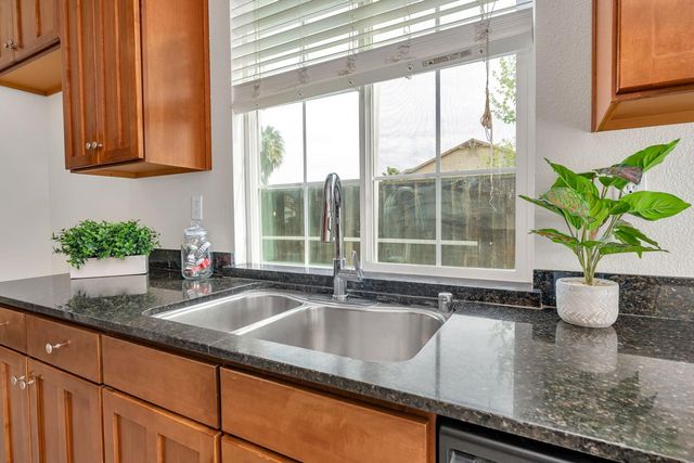 2385 S Rock Creek Dr, Los Banos, CA 93635