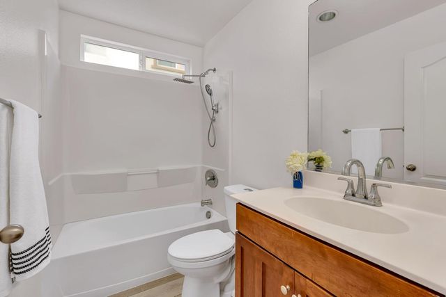 2385 S Rock Creek Dr, Los Banos, CA 93635