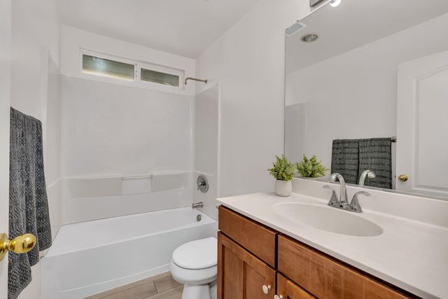 2385 S Rock Creek Dr, Los Banos, CA 93635