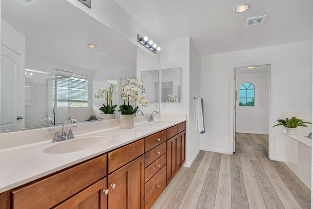 2385 S Rock Creek Dr, Los Banos, CA 93635