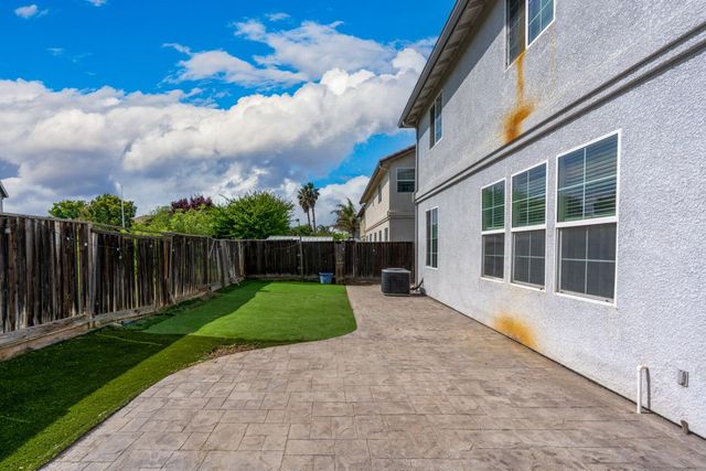 2385 S Rock Creek Dr, Los Banos, CA 93635