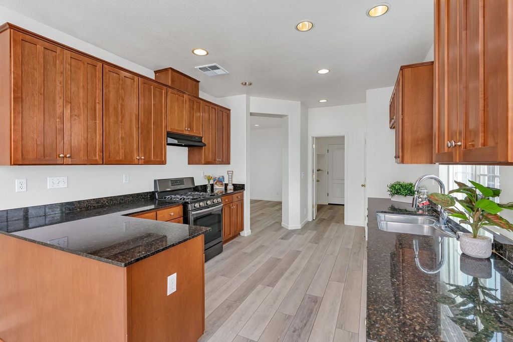 2385 S Rock Creek Dr, Los Banos, CA 93635