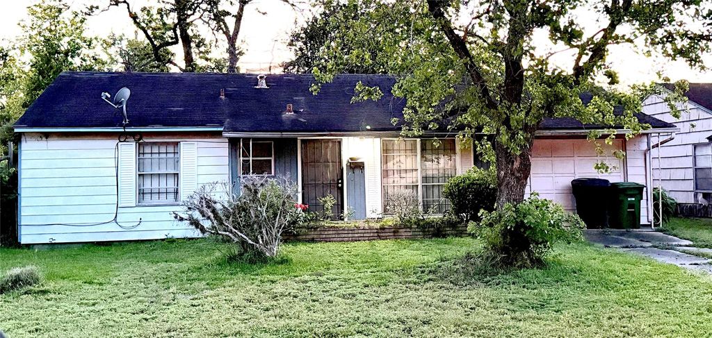 8426 Rockford Drive, Houston, TX 77033