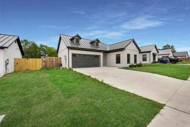 407 N Dallas Street, Rice, TX 75155