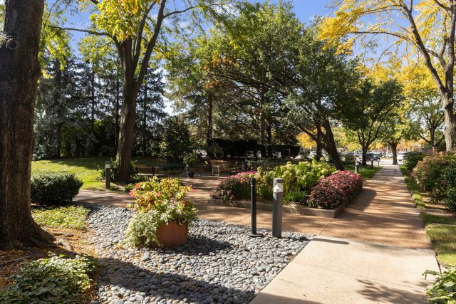 2150 Bouterse Street 406D, Park Ridge, IL 60068