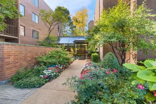 2150 Bouterse Street 406D, Park Ridge, IL 60068