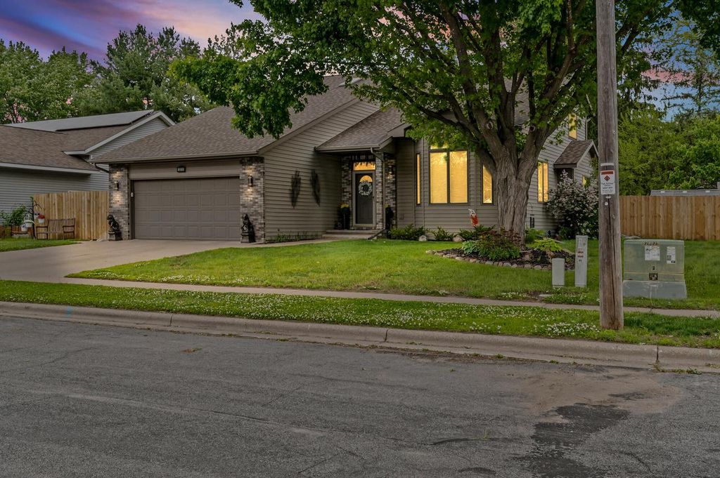 2019 Sandalwood DRIVE, Onalaska, WI 54650