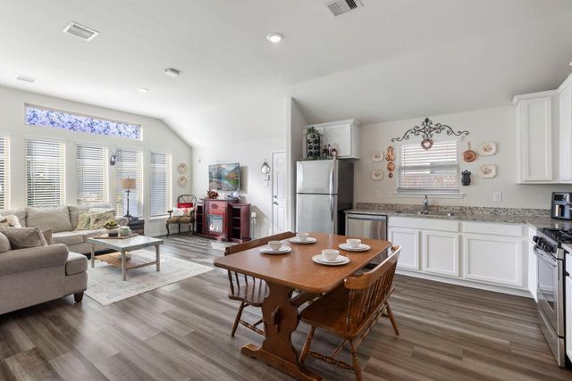 221 N Lynx Trail, Montgomery, TX 77316