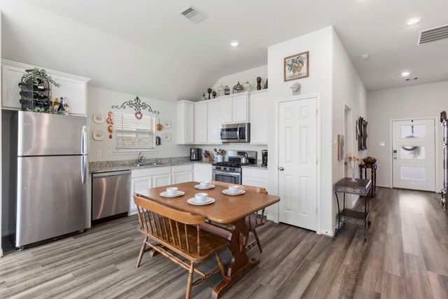 221 N Lynx Trail, Montgomery, TX 77316