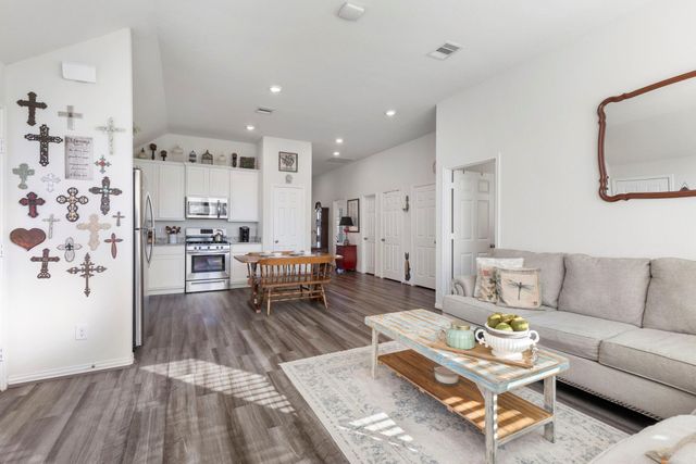 221 N Lynx Trail, Montgomery, TX 77316