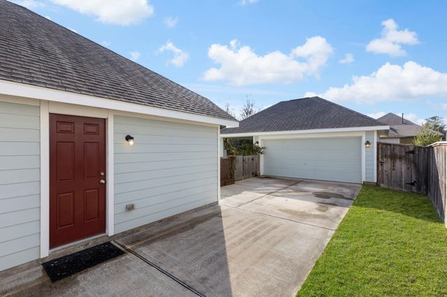 221 N Lynx Trail, Montgomery, TX 77316