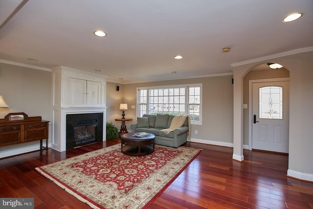 5536 QUEENSBERRY AVE, Springfield, VA 22151