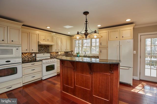 5536 QUEENSBERRY AVE, Springfield, VA 22151